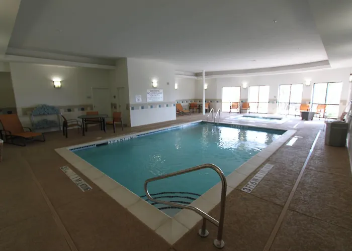 Hotel Courtyard Worth West At Cityview