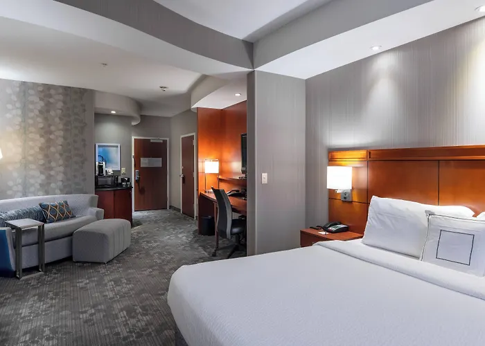 Courtyard Worth West At Cityview Hotel