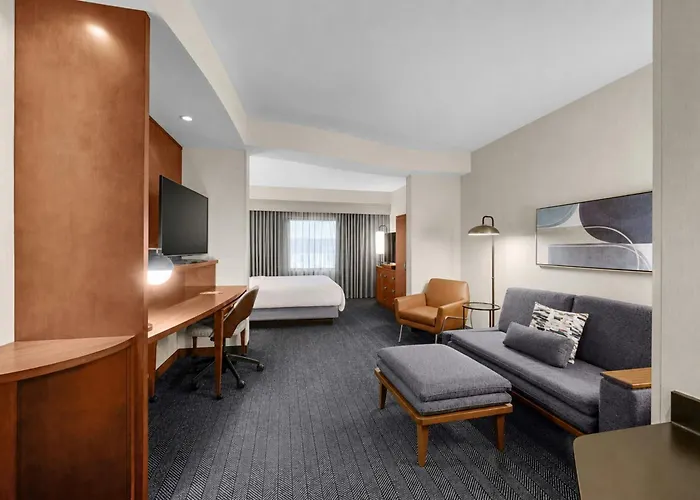 Hotel Courtyard Worth West At Cityview