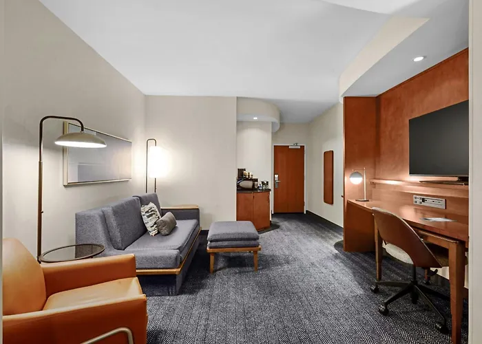 Courtyard Worth West At Cityview Hotel 3*