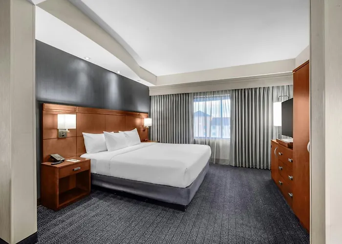 Courtyard Worth West At Cityview Hotel