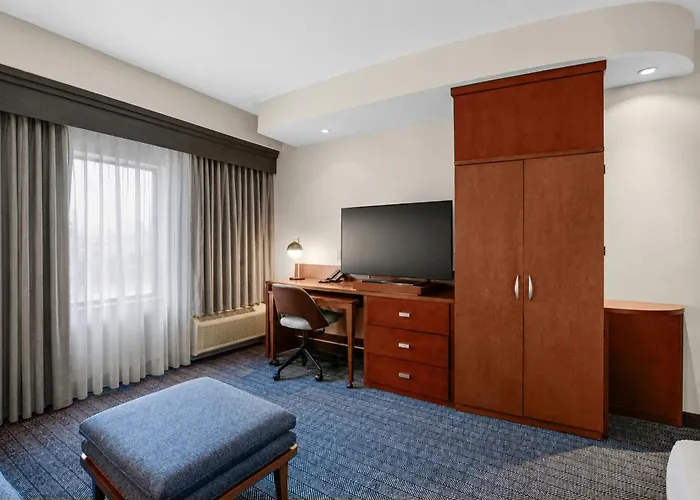 Hotel Courtyard Worth West At Cityview