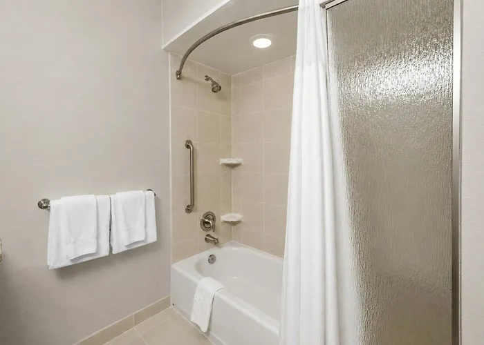Hotel Courtyard Worth West At Cityview 3*
