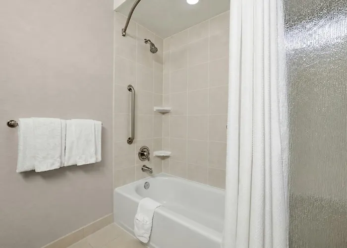 Hotel Courtyard Worth West At Cityview 3*