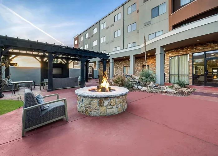 Courtyard Worth West At Cityview Hotel 3*
