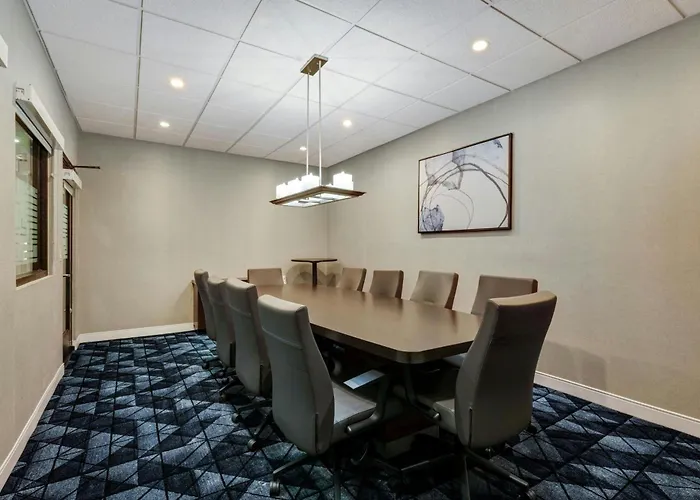 Hotel Courtyard Worth West At Cityview 3*
