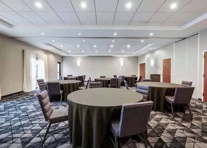 Hotel Courtyard Worth West At Cityview 3*