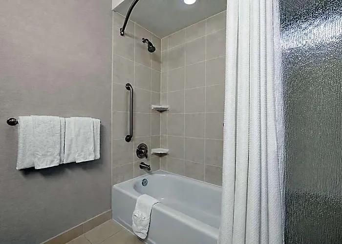 Hotel Courtyard Worth West At Cityview 3*