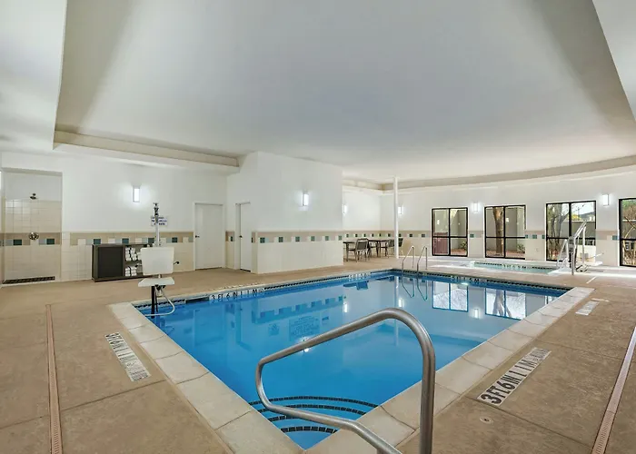 Courtyard Worth West At Cityview Hotel 3*