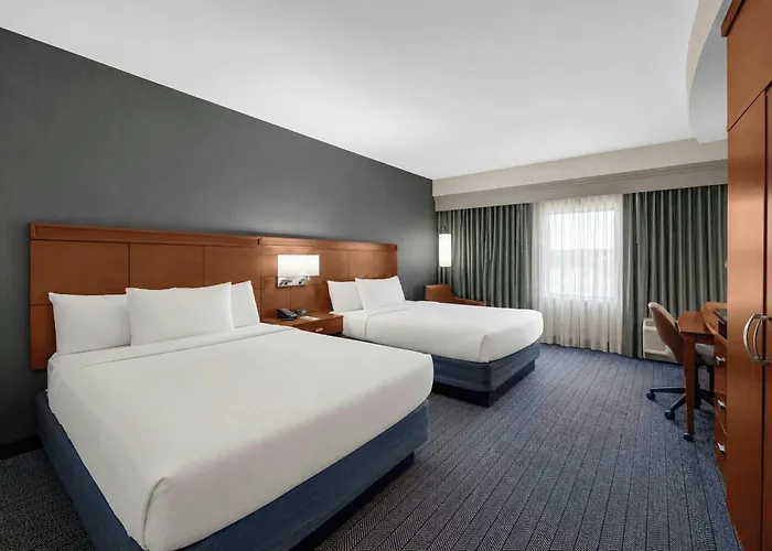 Courtyard Worth West At Cityview Hotel