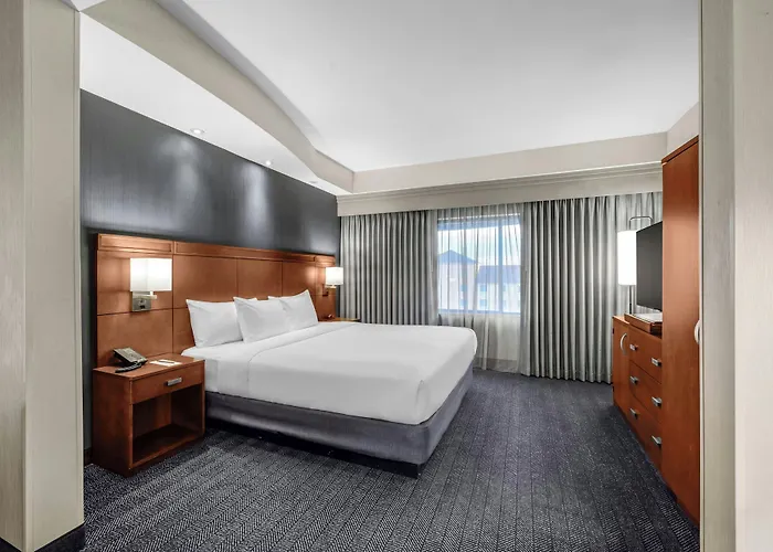 Courtyard Worth West At Cityview Hotel