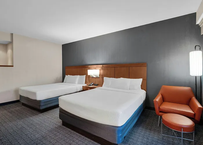 Courtyard Worth West At Cityview Hotel